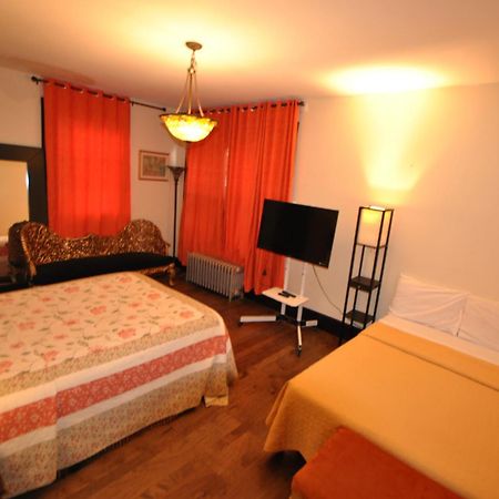 Ewr Airport Multilevel Guest House Room With 2-3 Beds Newark Eksteriør billede