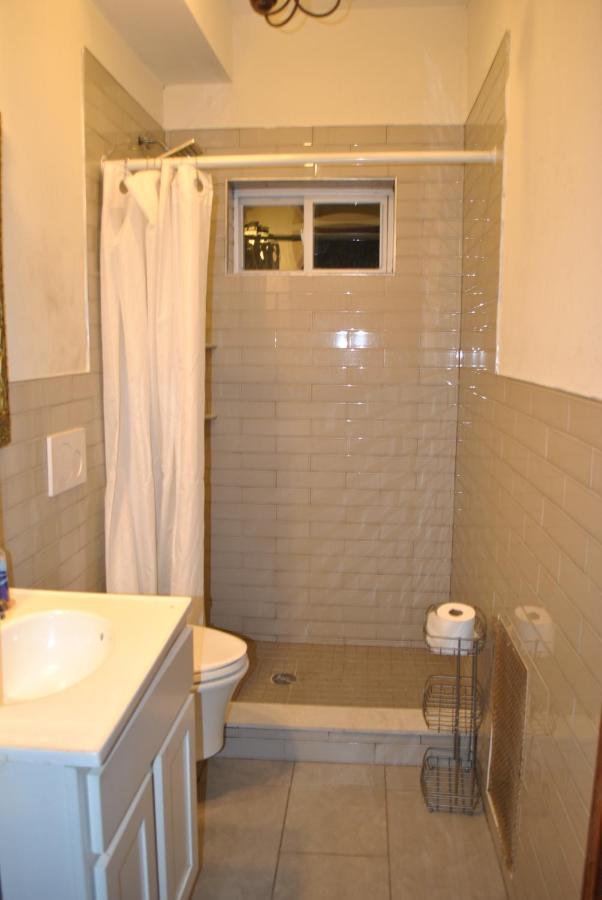 Ewr Airport Multilevel Guest House Room With 2-3 Beds Newark Eksteriør billede