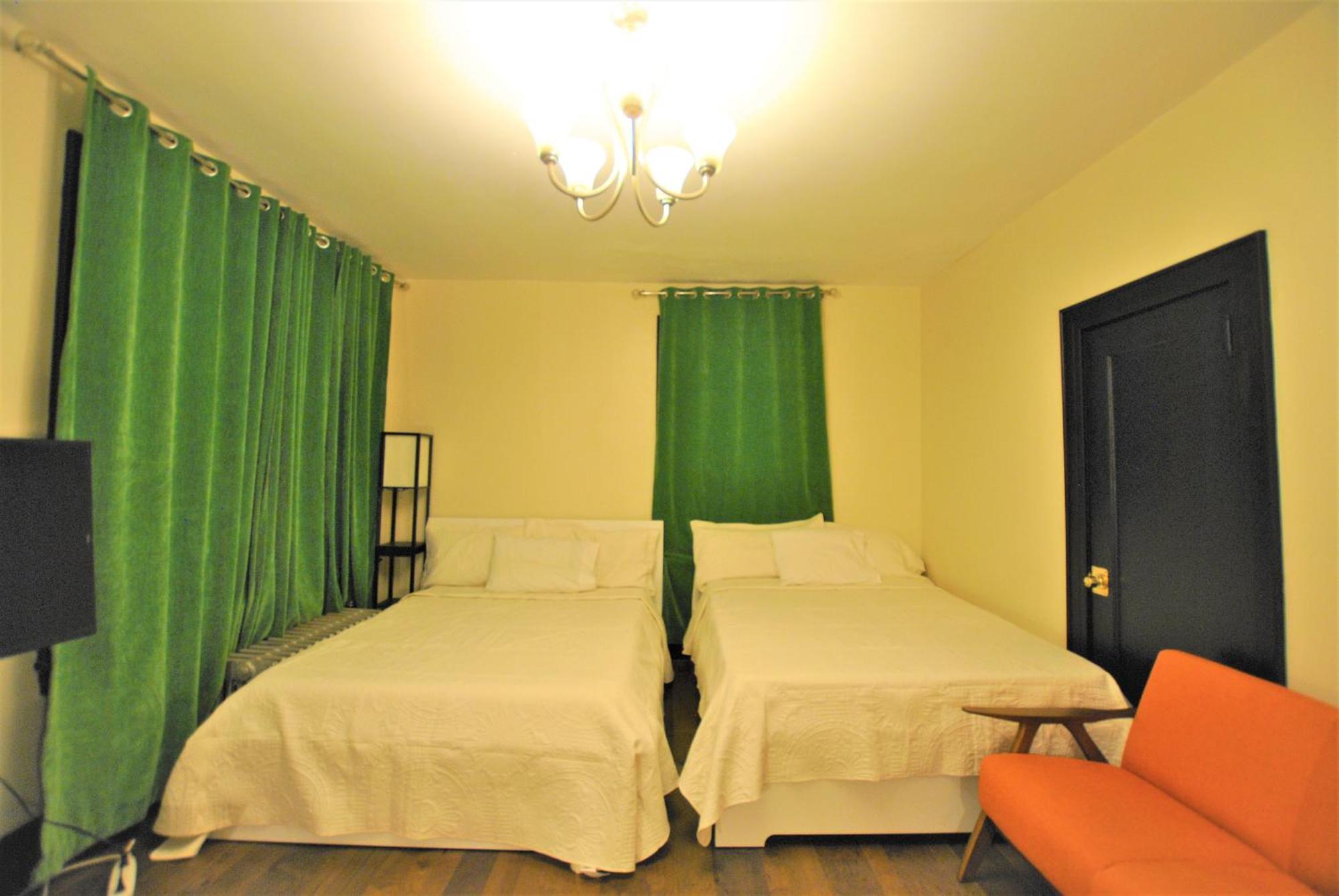 Ewr Airport Multilevel Guest House Room With 2-3 Beds Newark Eksteriør billede